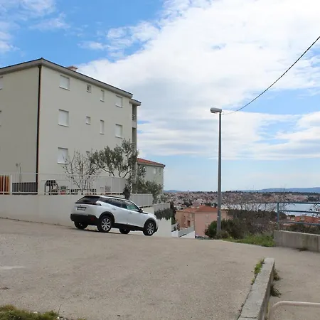 Apartment Aura