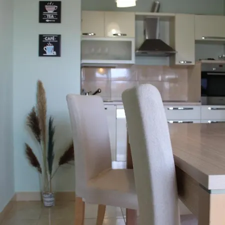 Apartment Aura