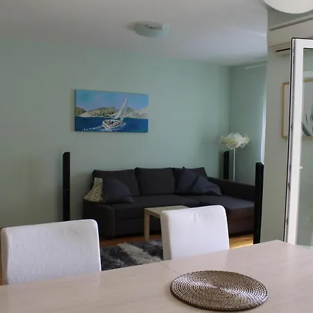 Apartment Aura *