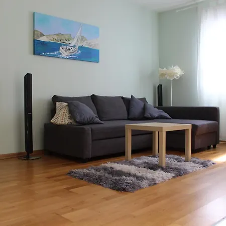 Apartment Aura